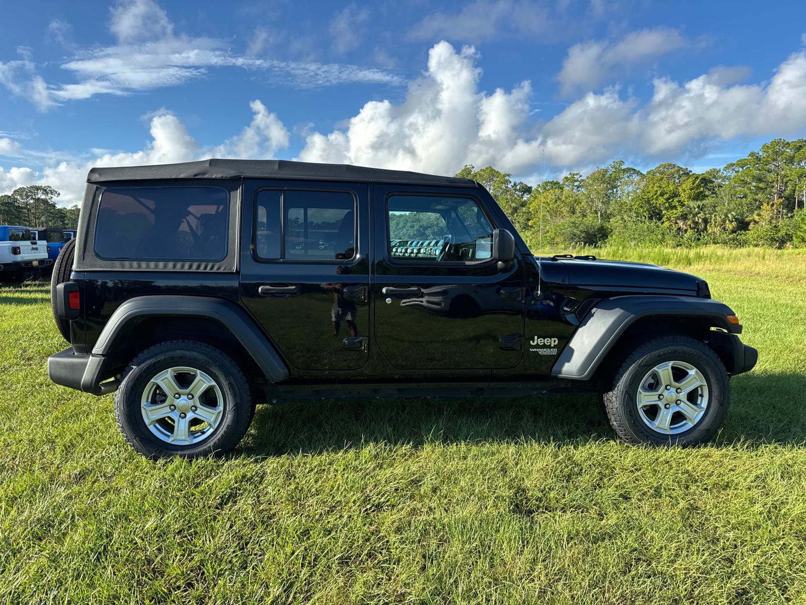 Used 2019 Jeep Wrangler Unlimited Sport S image 2