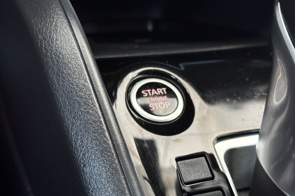 Used 2025 Nissan Versa SR w/ Trunk Package FWD image 26