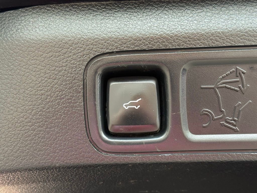 Used 2019 Ford Expedition XLT w/ Equipment Group 202A AWD/4WD image 15