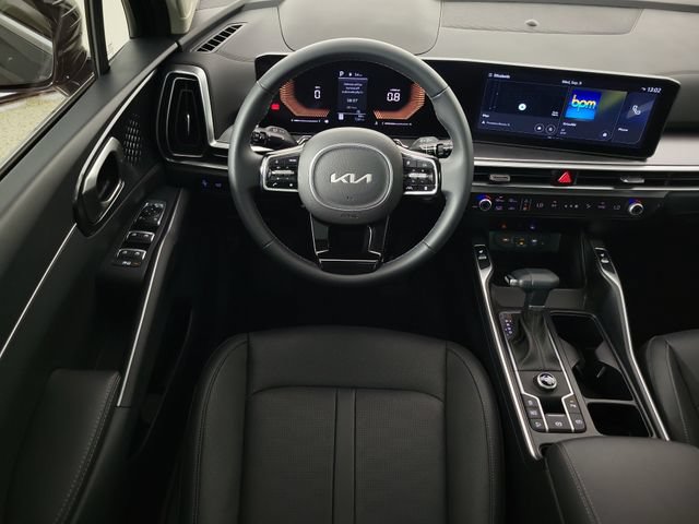 Used 2025 Kia Sorento EX w/ Panoramic Sunroof Package FWD image 11