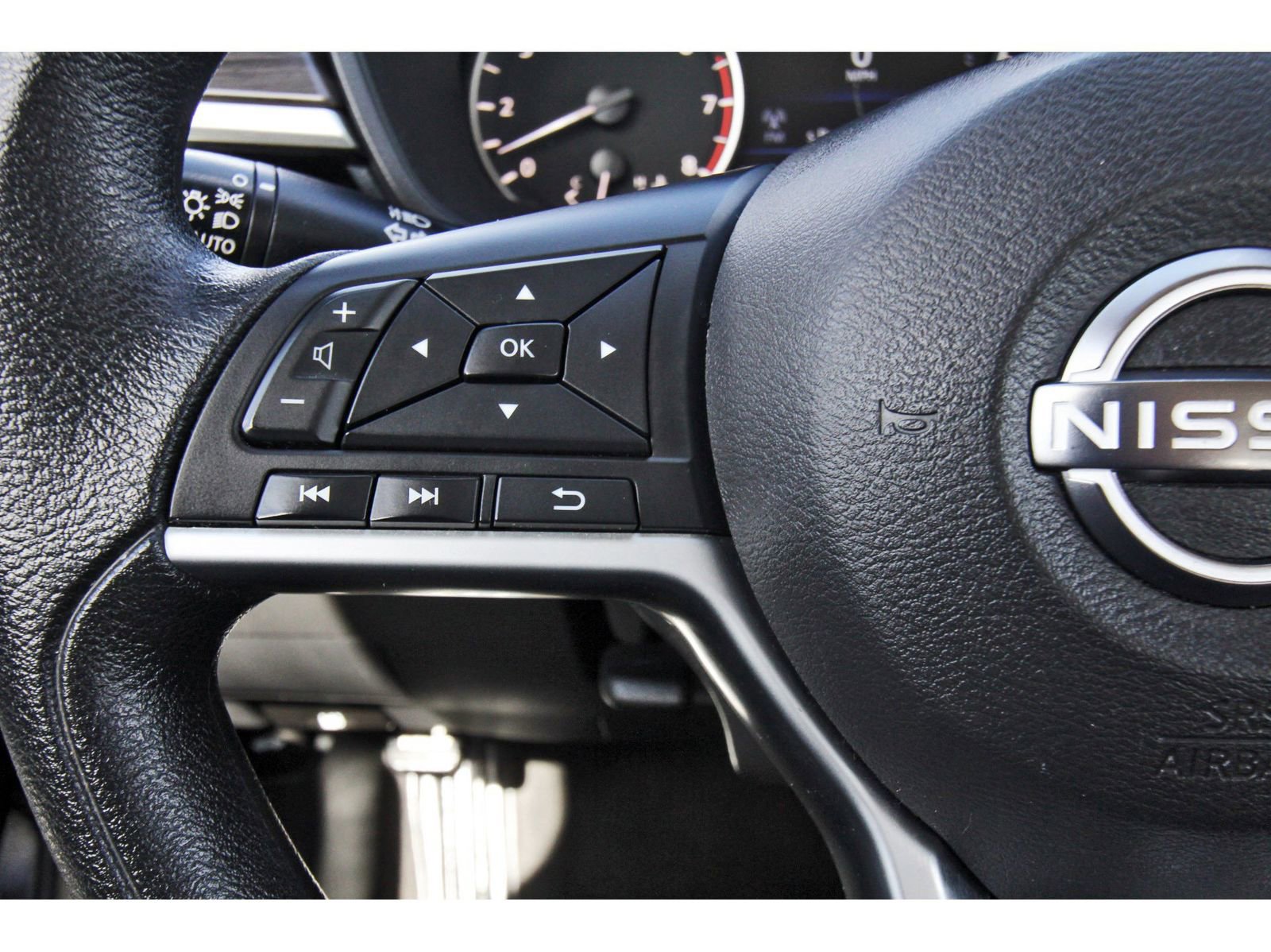 Used 2024 Nissan Altima 2.5 SV image 17