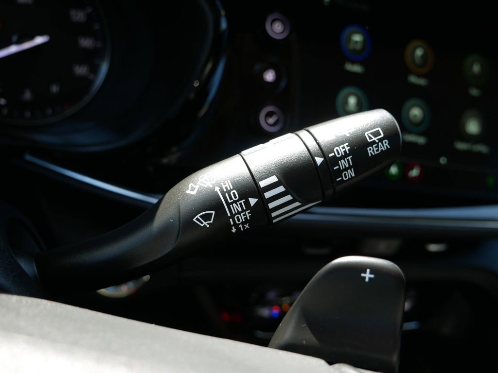 Used 2023 Buick Envision Avenir AWD/4WD image 34