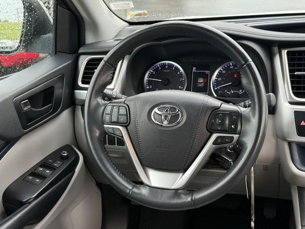 Certified 2019 Toyota Highlander Plus AWD/4WD image 14