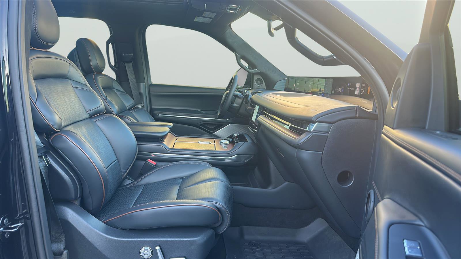 Used 2025 Lincoln Navigator Black Label image 16