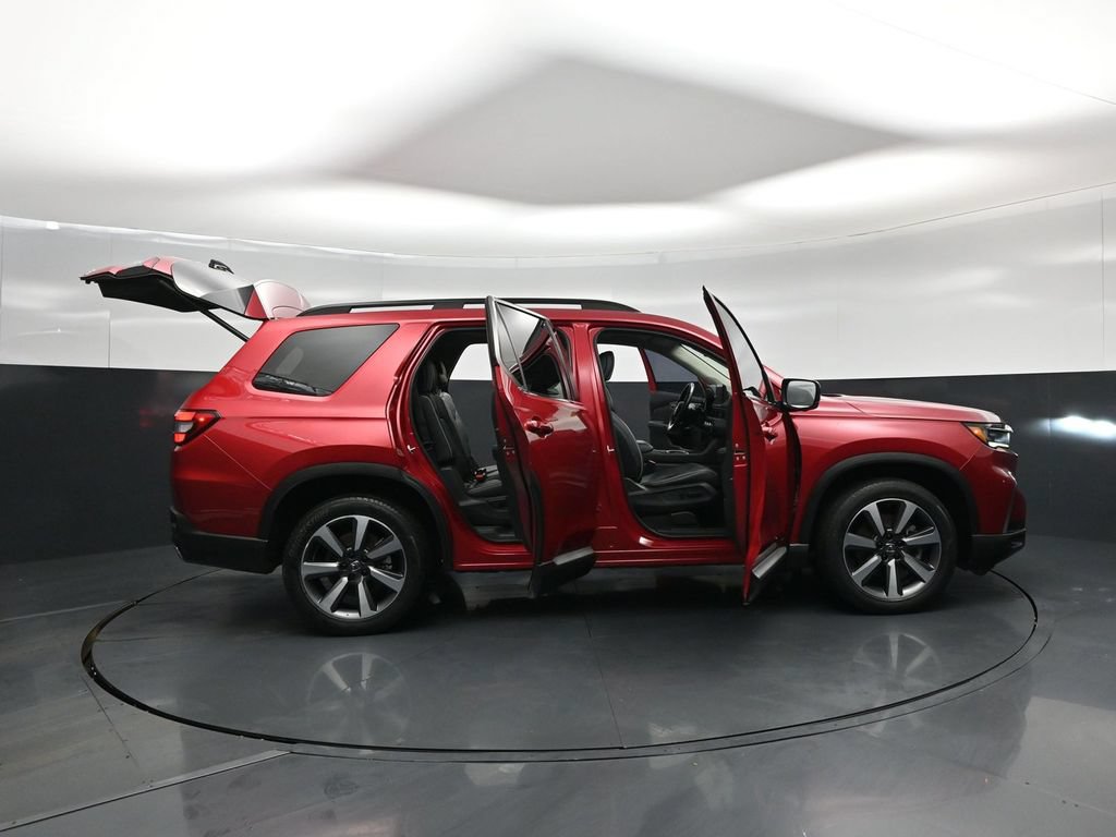 Used 2023 Honda Pilot Elite image 3