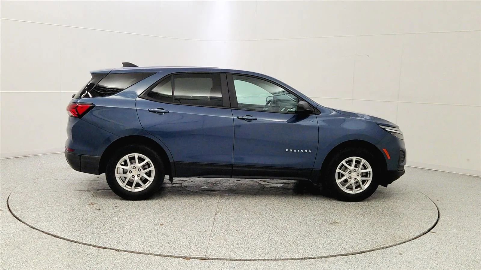 Used 2024 Chevrolet Equinox LS w/ LS Convenience Package image 8