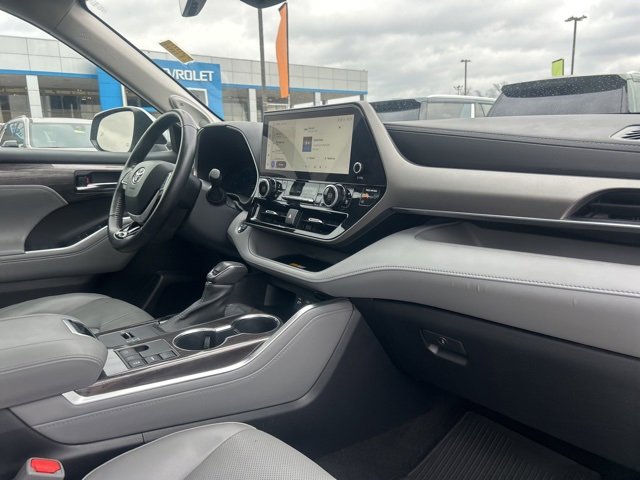 Used 2023 Toyota Highlander Limited image 35