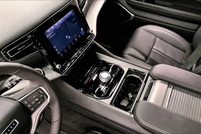 Used 2025 Jeep Wagoneer Series III w/ Premium Group I AWD/4WD image 16