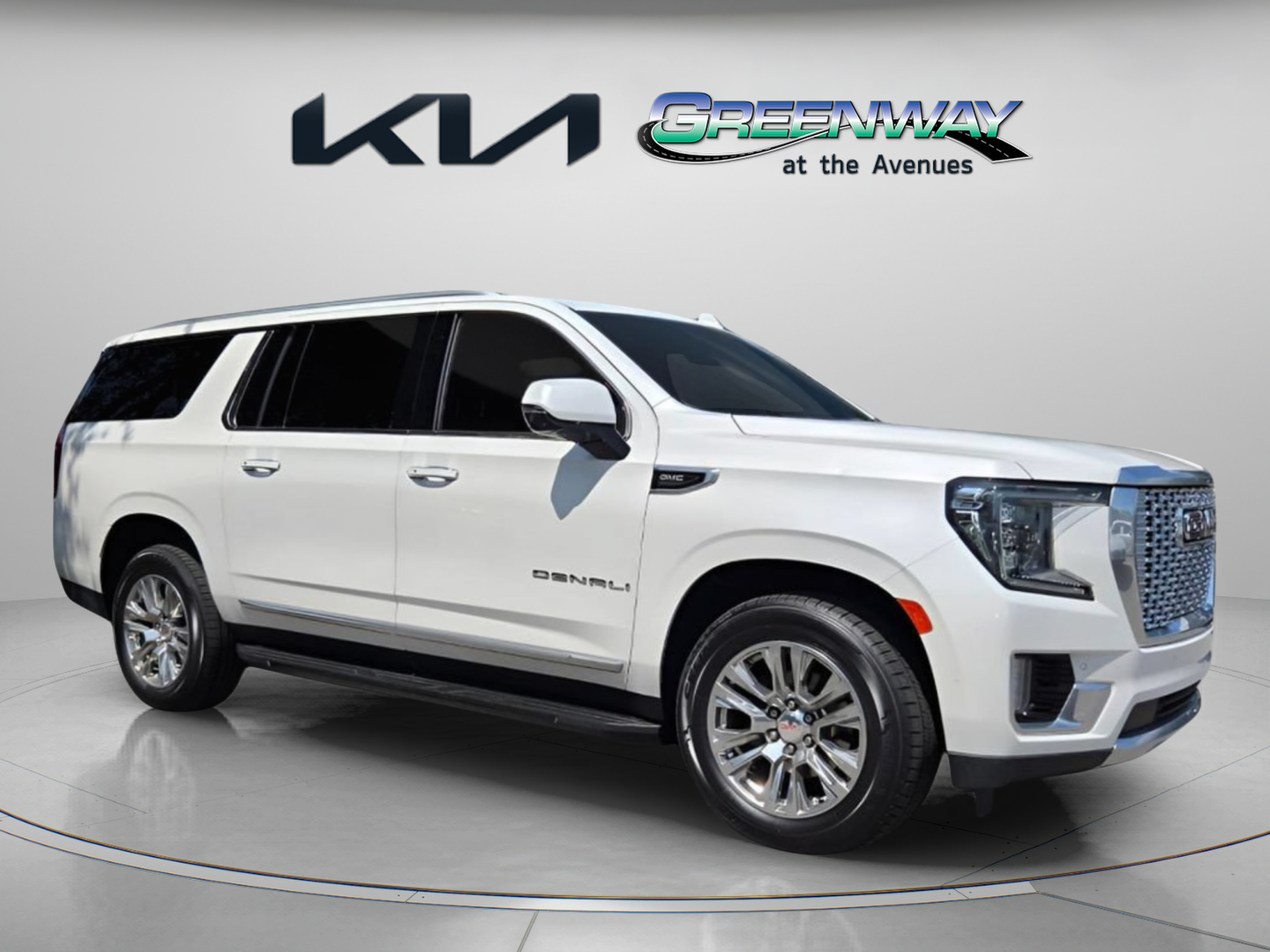 Used 2021 GMC Yukon XL Denali AWD/4WD image 1