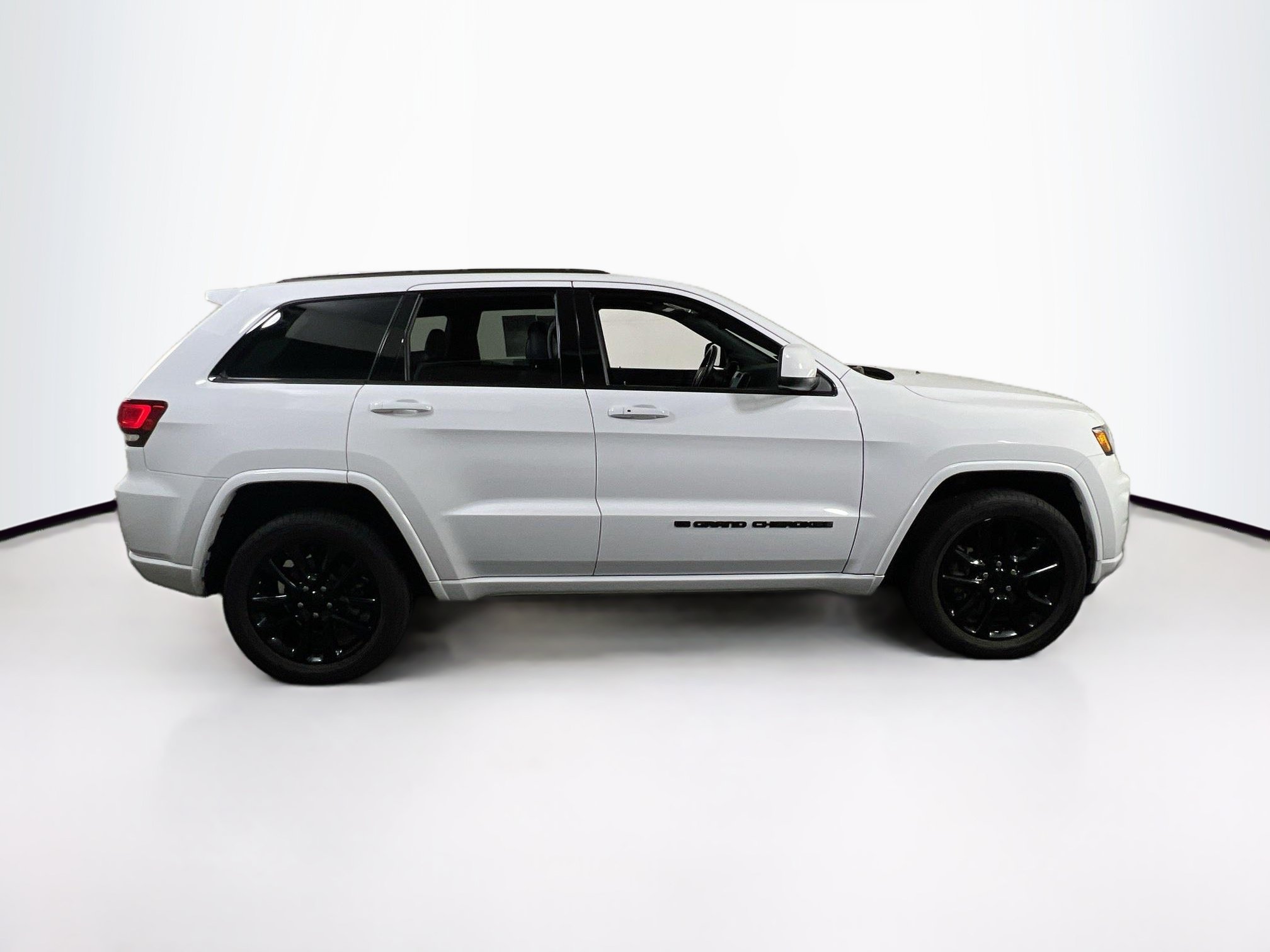 Used 2022 Jeep Grand Cherokee Laredo X AWD/4WD image 4