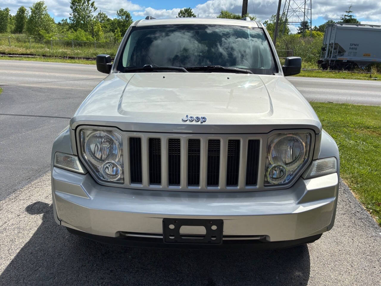 Used 2009 Jeep Liberty Sport w/ Popular Equipment Group AWD/4WD image 8