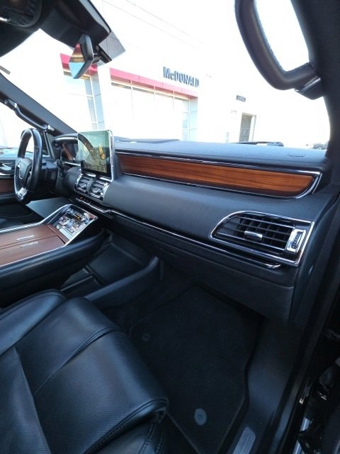 Used 2020 Lincoln Navigator Reserve image 24