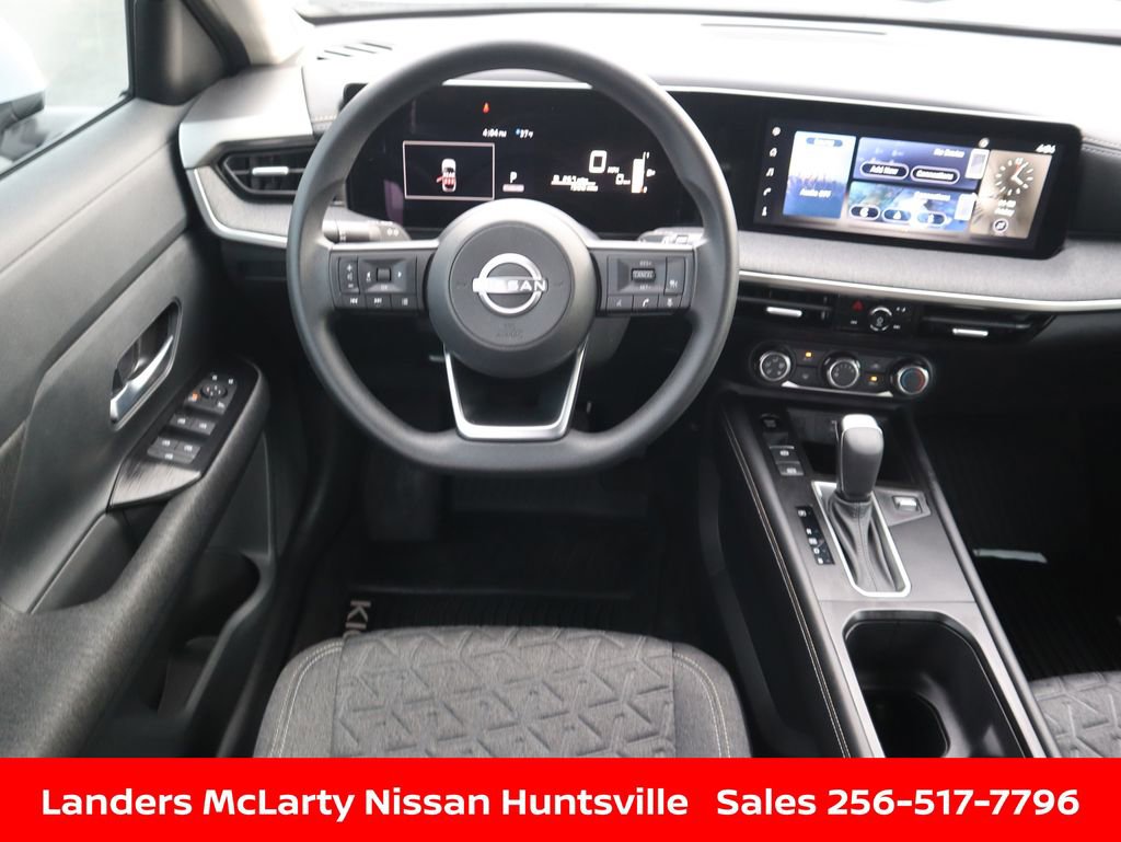 Used 2025 Nissan Kicks SV image 15