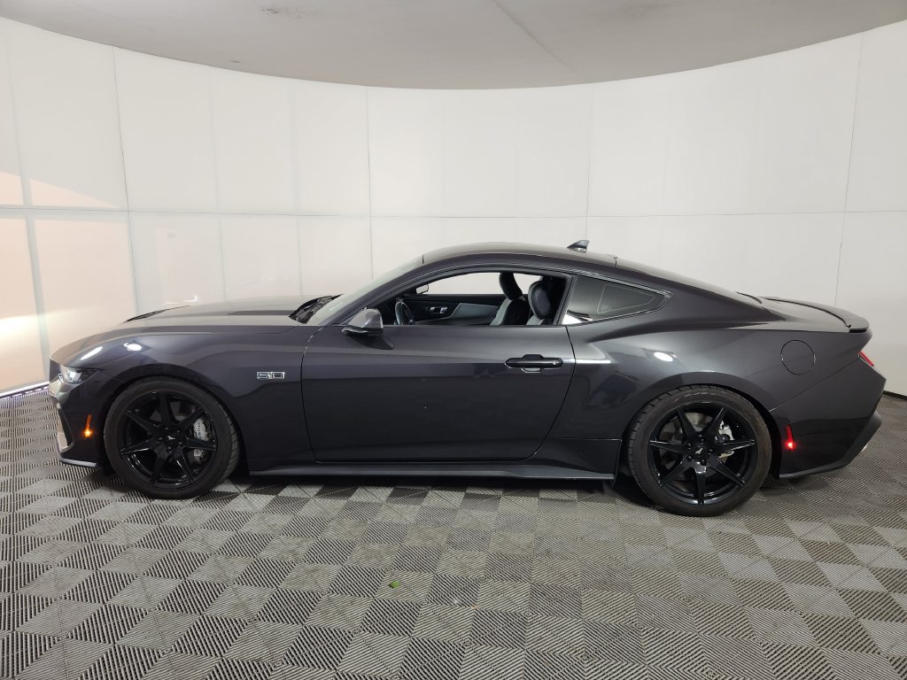 Used 2024 Ford Mustang GT RWD image 4