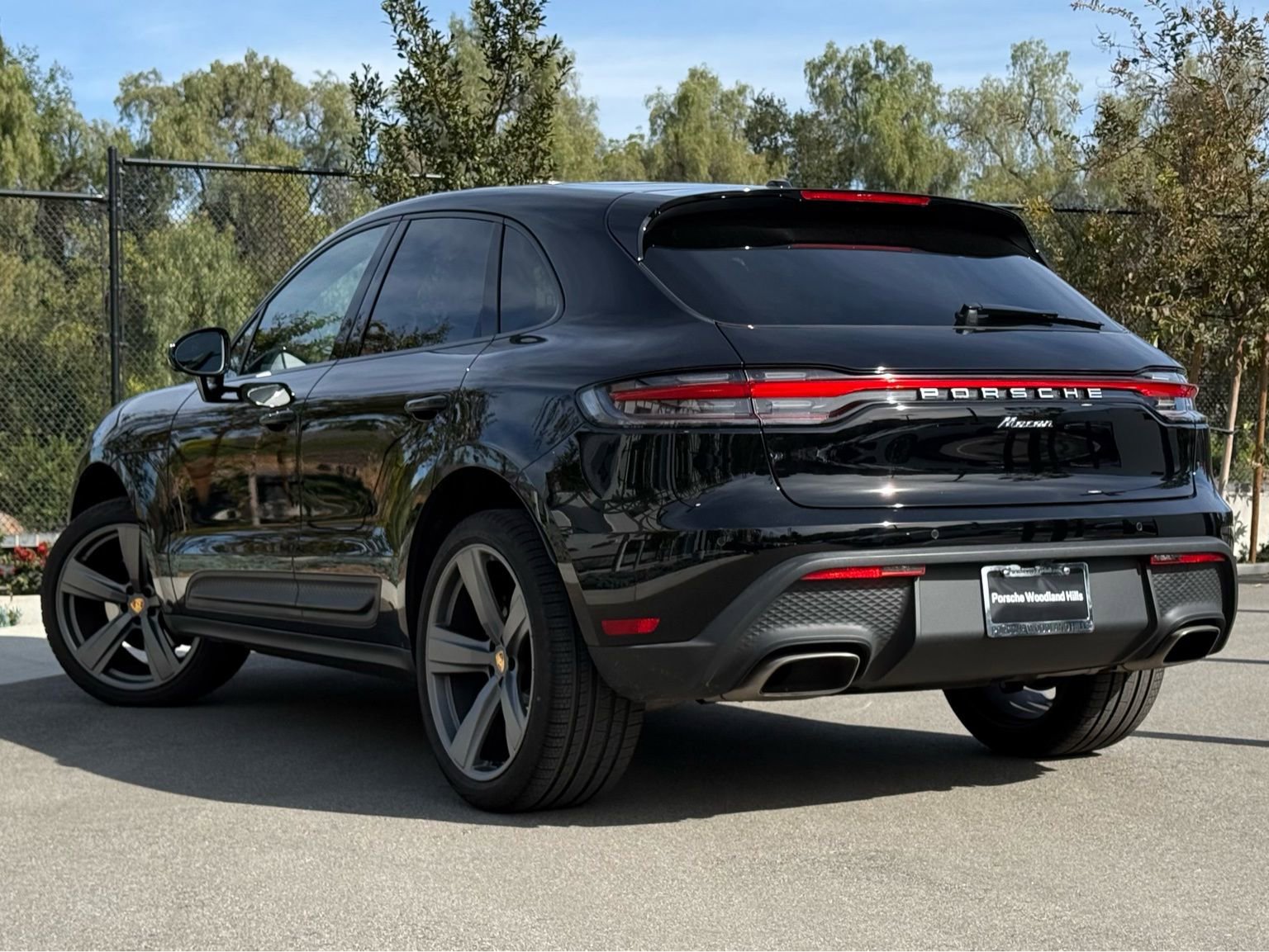Used 2025 Porsche Macan image 2