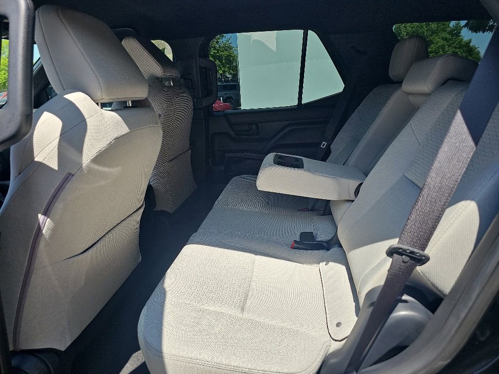 Used 2025 Toyota 4Runner SR5 AWD/4WD image 18