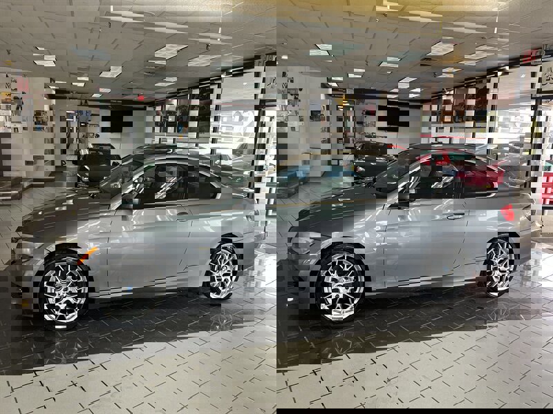 Used 2011 BMW 328i xDrive Coupe image 2