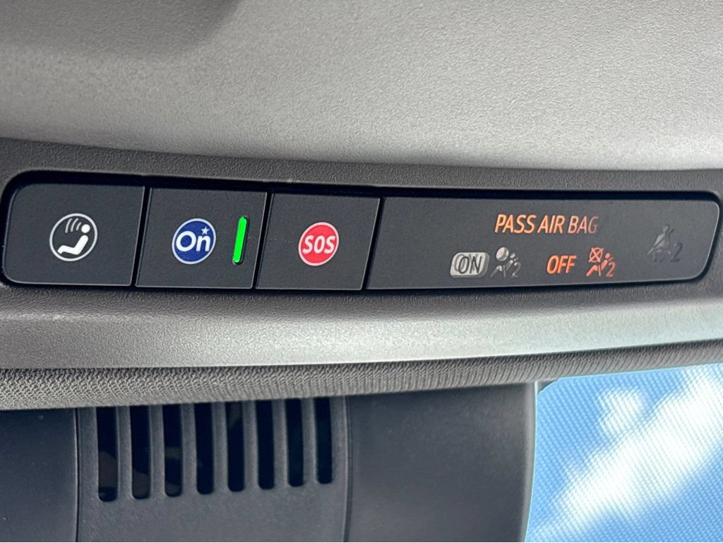 Used 2025 Chevrolet Suburban LT RWD image 28