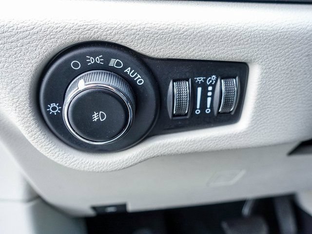 Used 2023 Chrysler Pacifica Touring-L FWD image 23