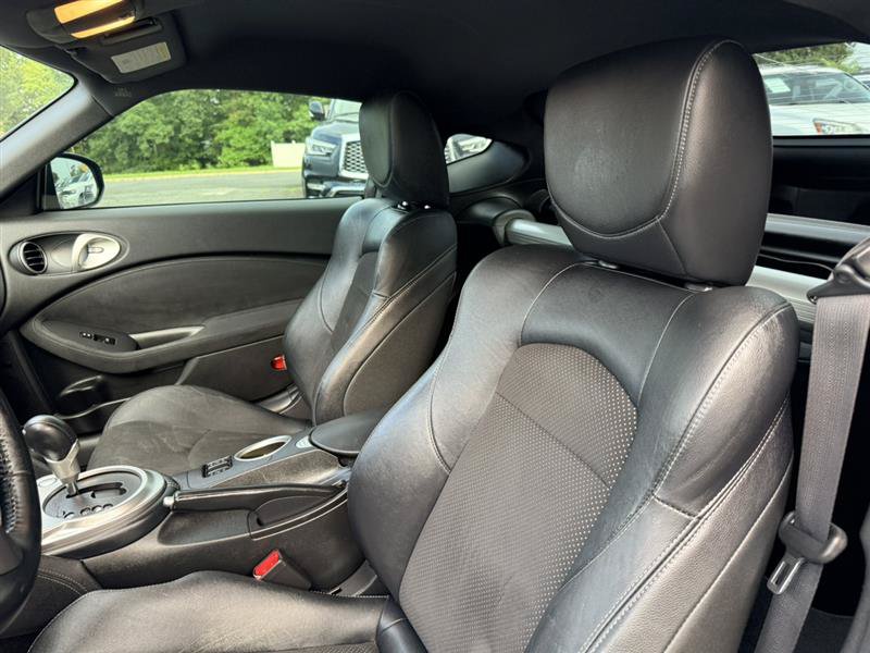 Used 2015 Nissan 370Z Touring RWD image 17