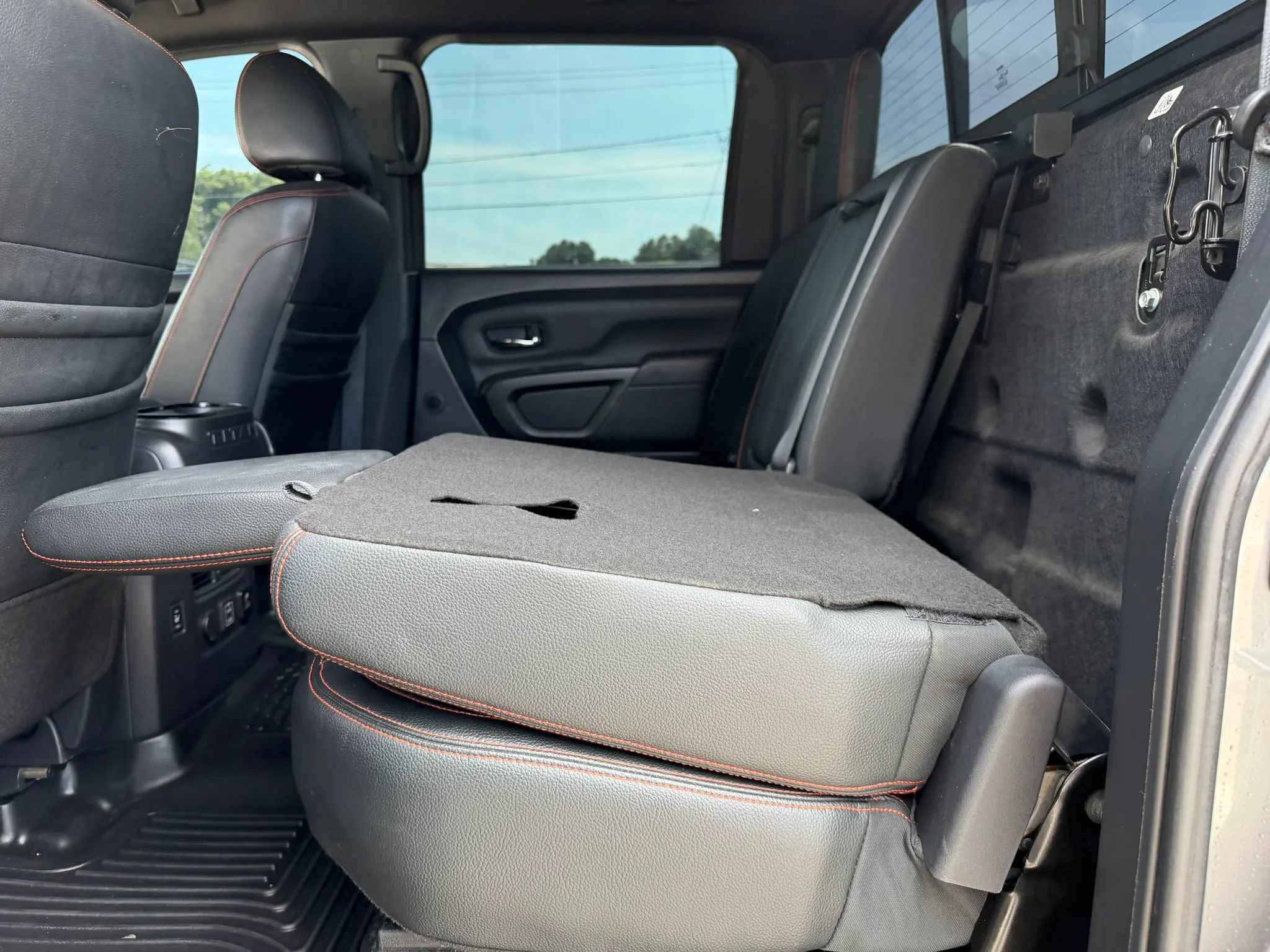 Used 2020 Nissan Titan PRO-4X w/ Pro-4x Convenience Package AWD/4WD image 27