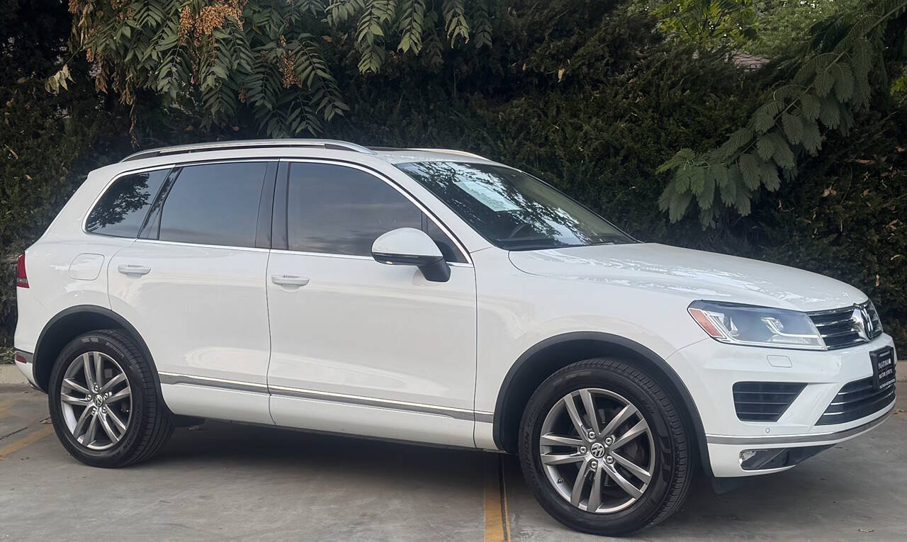 Used 2016 Volkswagen Touareg VR6 AWD/4WD image 3