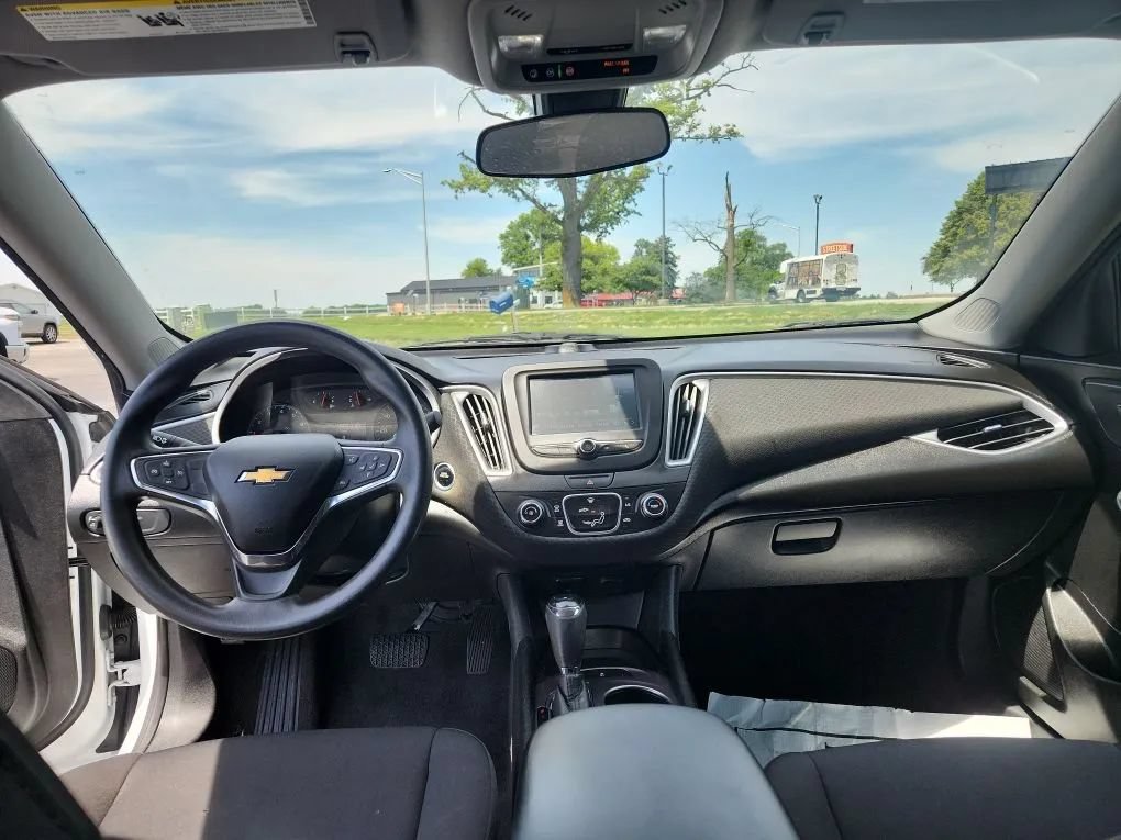 Used 2018 Chevrolet Malibu LS FWD image 8