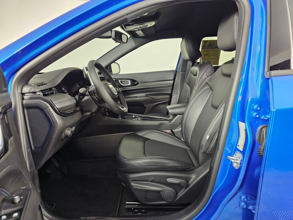 New 2026 Jeep Compass Latitude AWD/4WD image 17