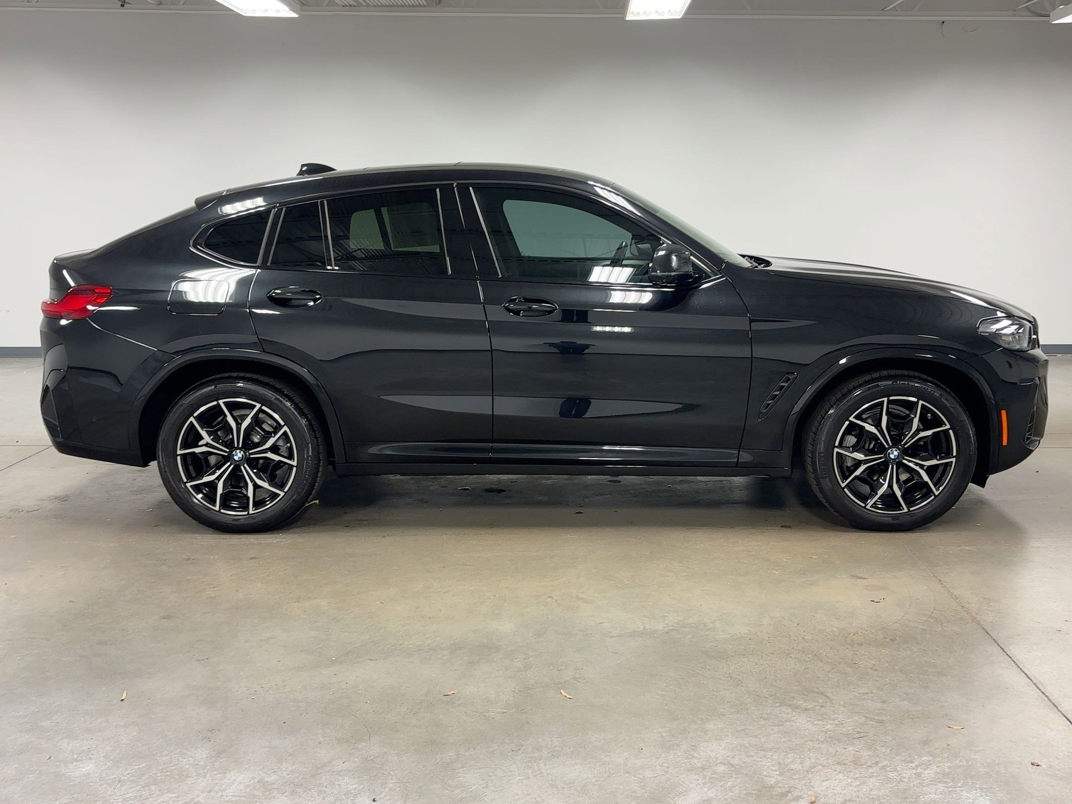 Certified 2025 BMW X4 xDrive30i w/ Premium Package image 7
