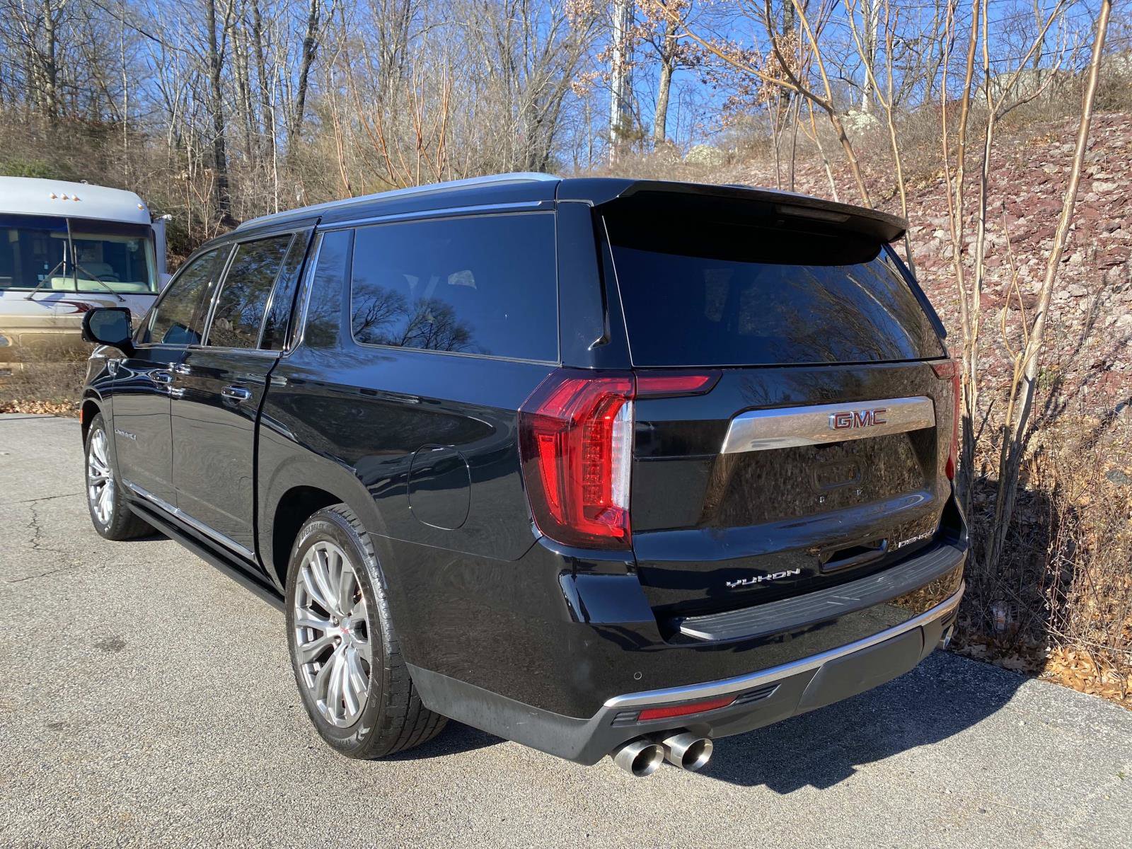 Used 2022 GMC Yukon XL Denali w/ Denali Ultimate Package image 4