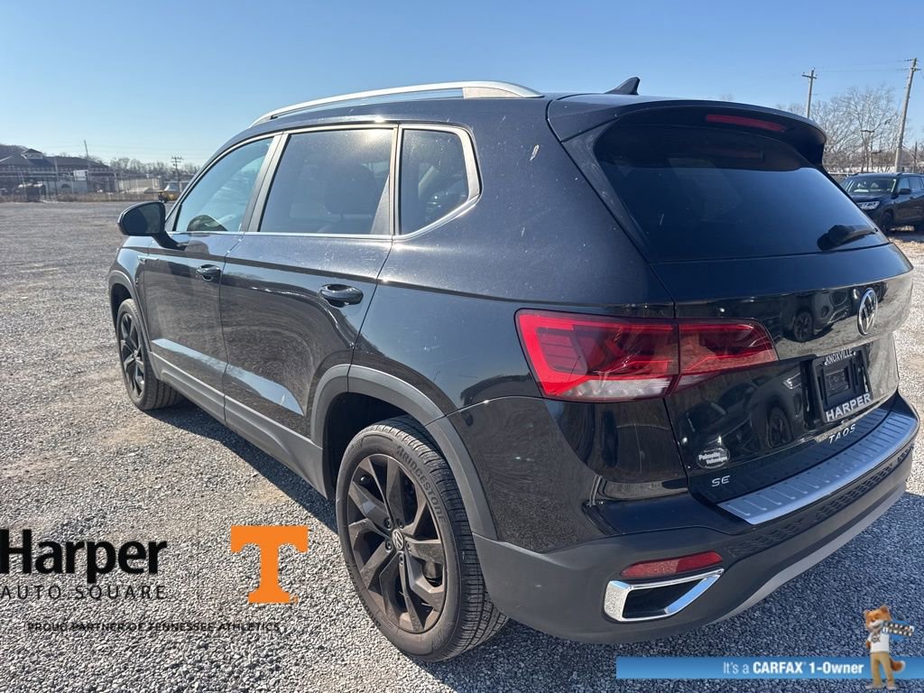 Used 2023 Volkswagen Taos SE w/ Panoramic Sunroof Package image 3