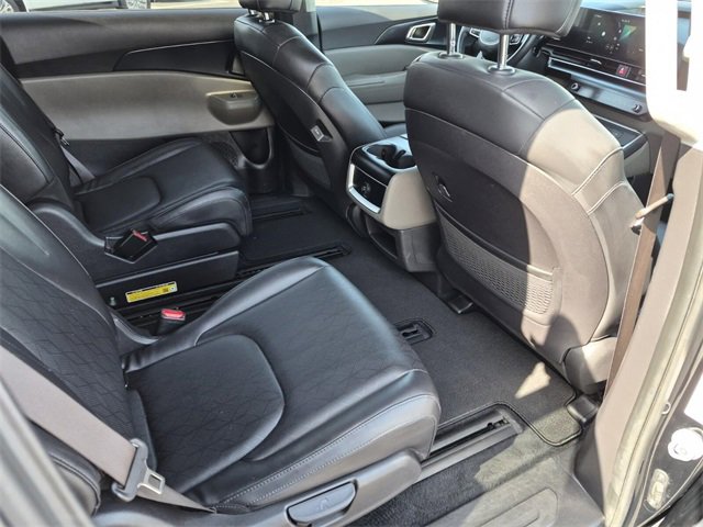 Used 2025 Kia Carnival image 14