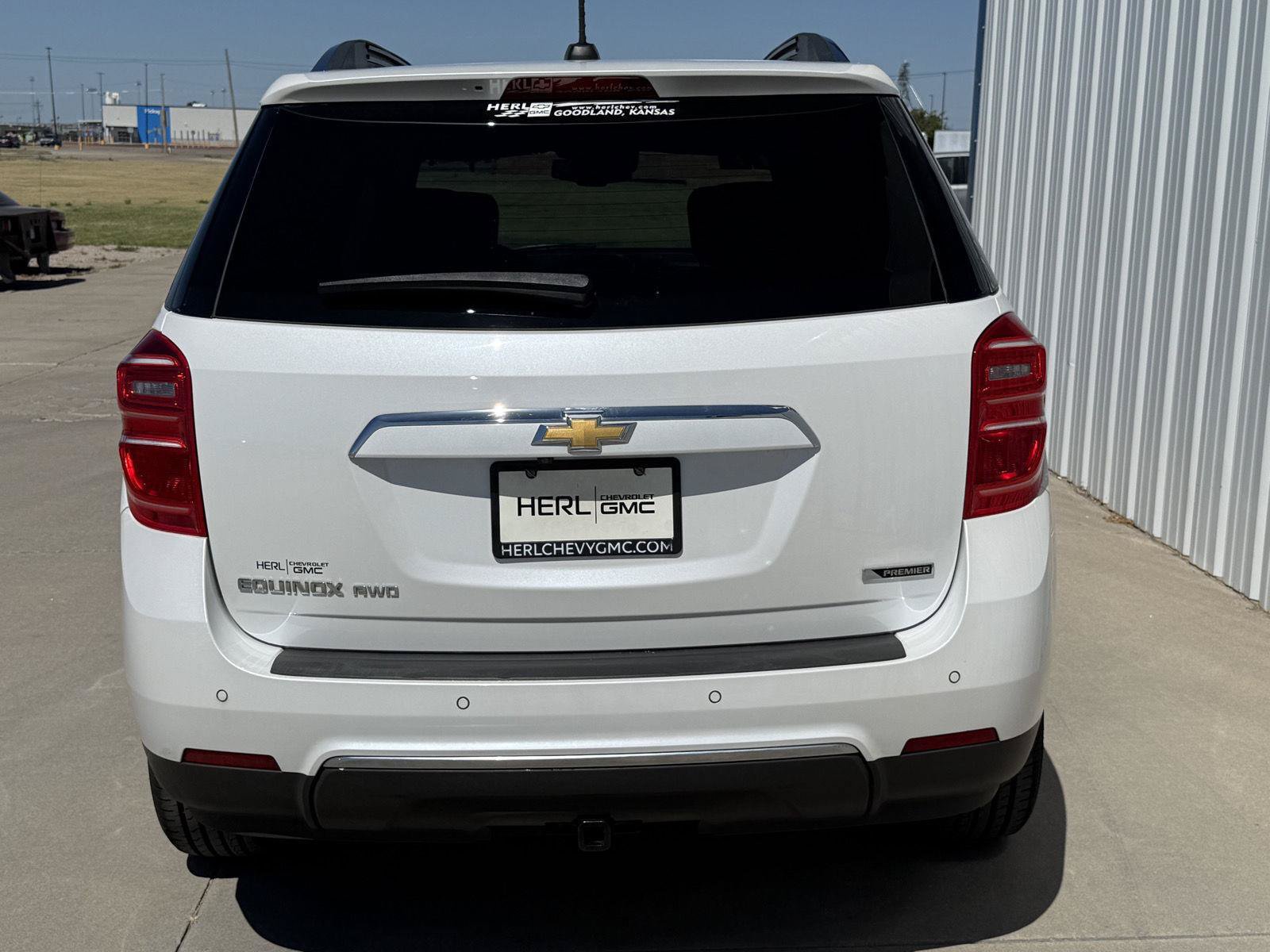 Used 2017 Chevrolet Equinox Premier w/ Enhanced Convenience Package AWD/4WD image 6