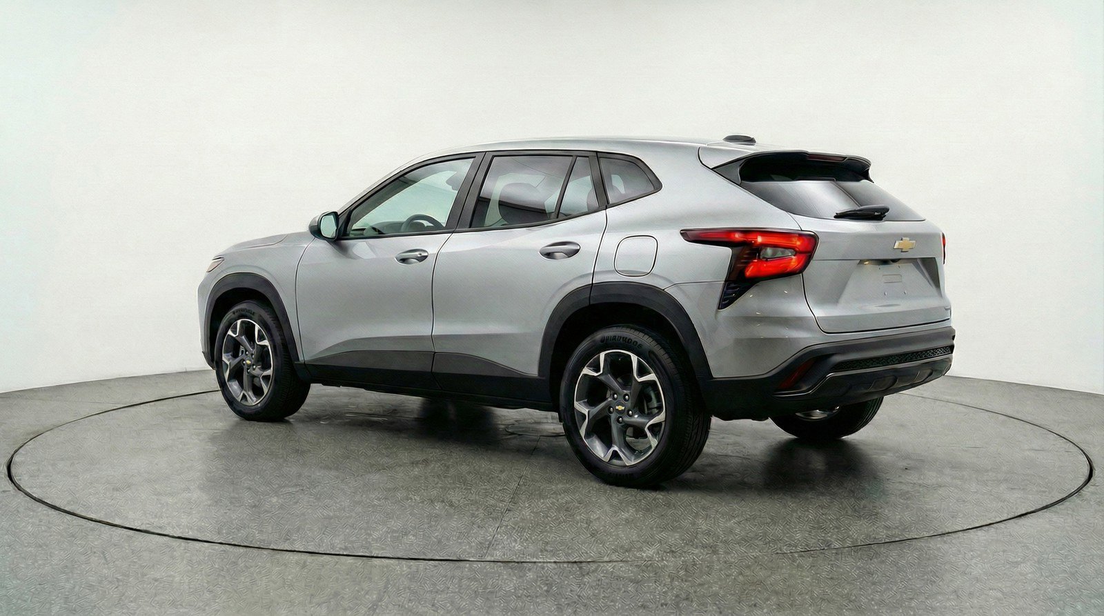 Used 2025 Chevrolet Trax LT w/ LT Convenience Package image 6