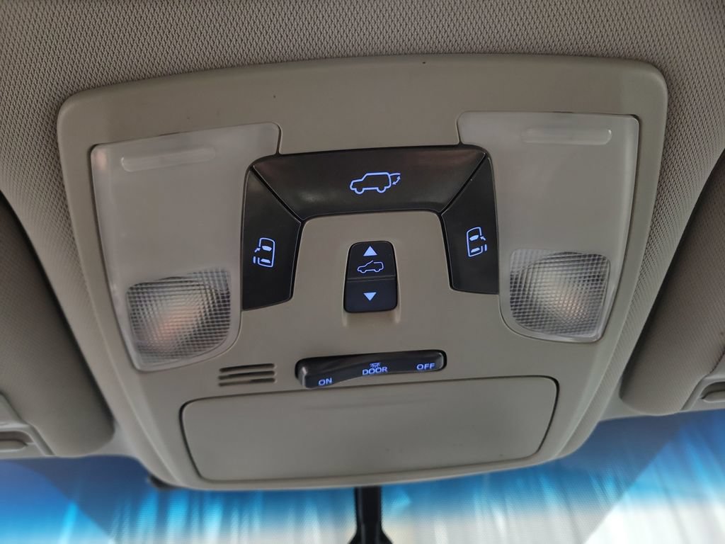 Used 2017 Toyota Sienna XLE Premium FWD image 22