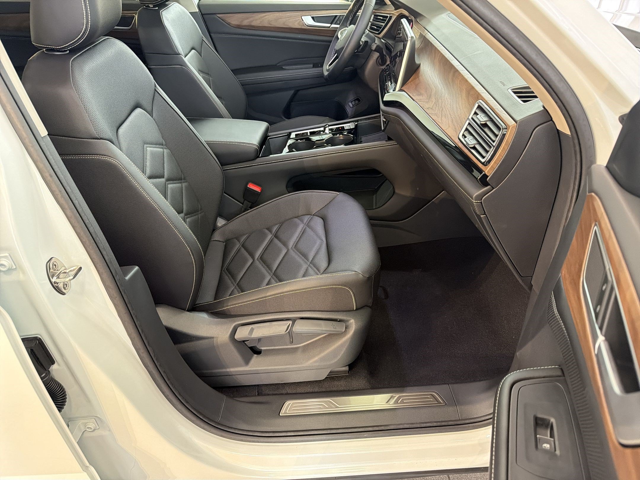 New 2026 Volkswagen Atlas SE FWD image 30