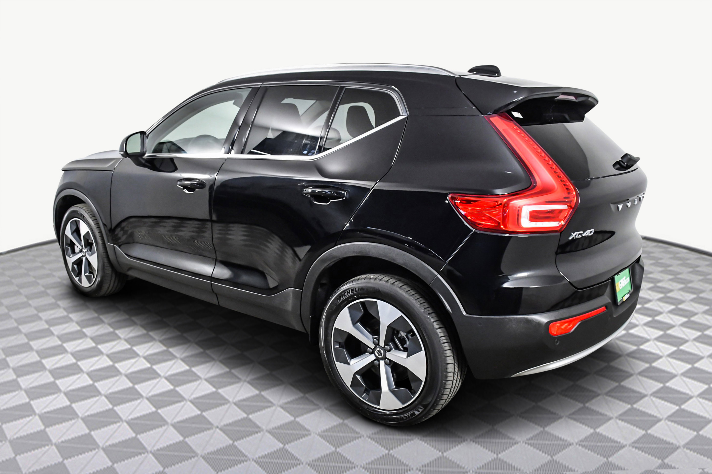 Used 2025 Volvo XC40 B5 Plus image 6