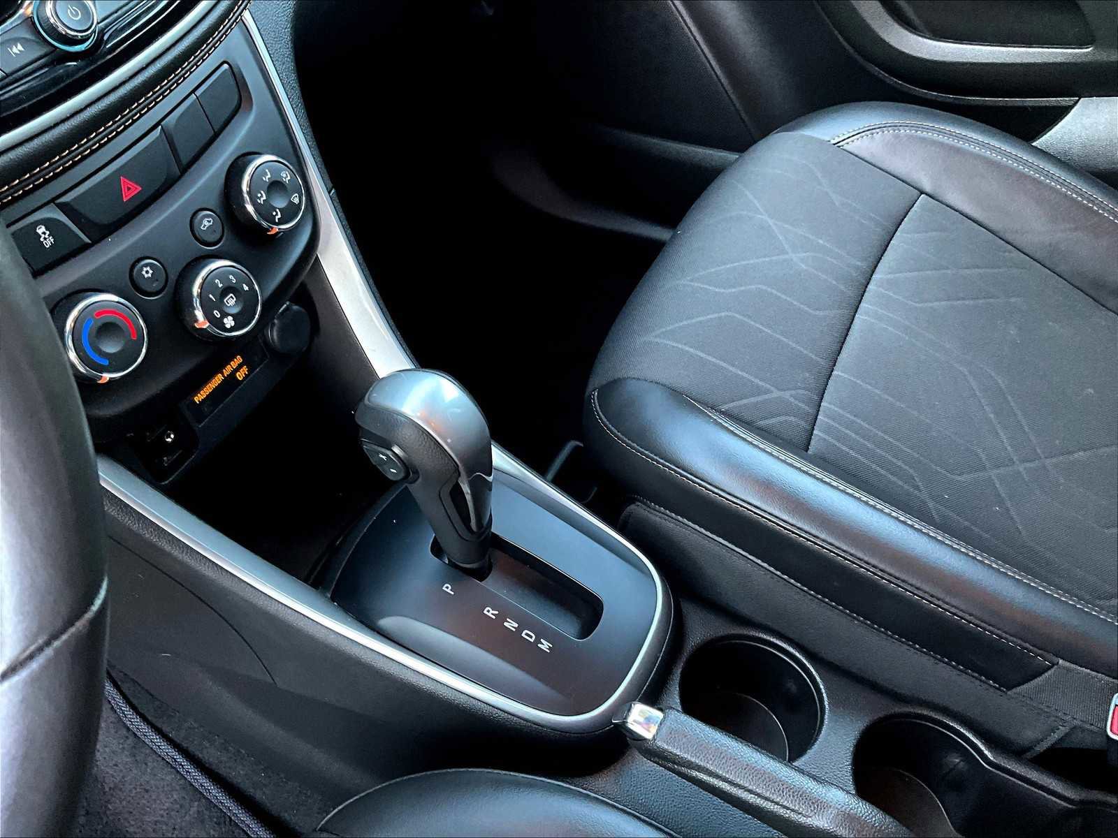 Used 2022 Chevrolet Trax LT w/ LT Convenience Package image 20