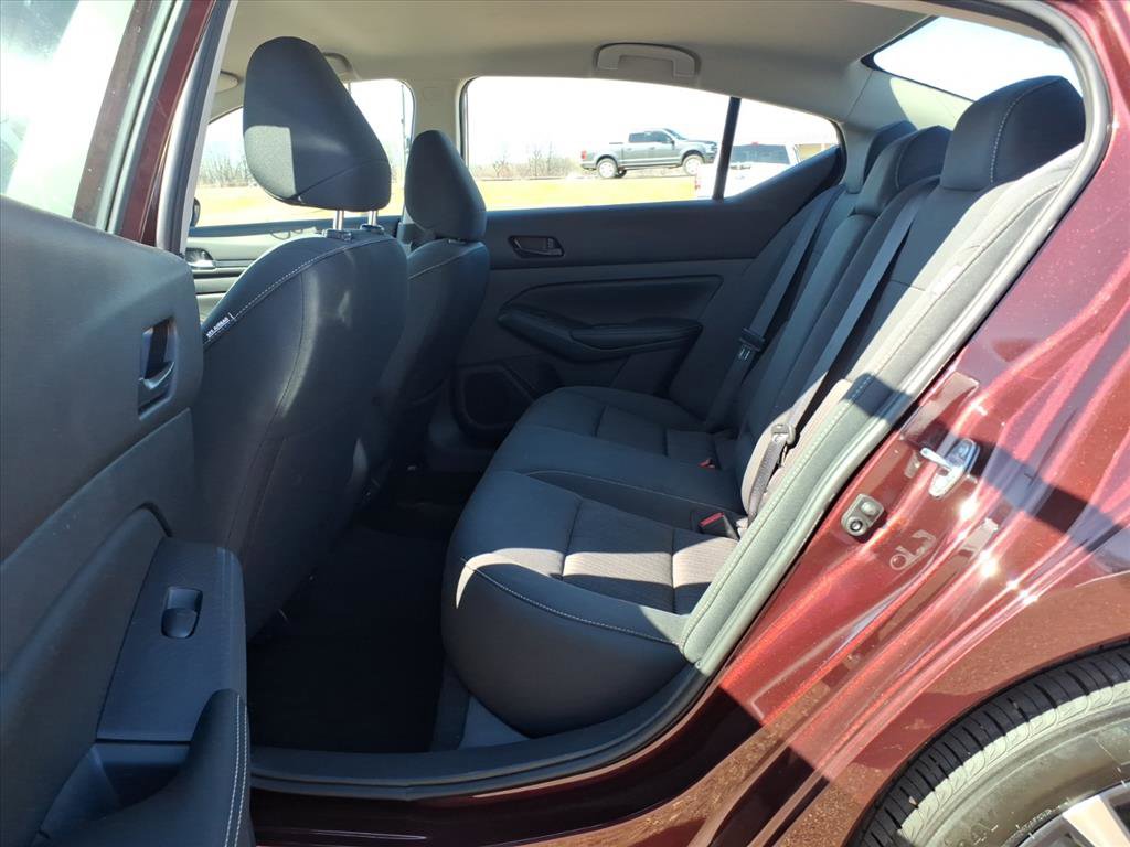 Used 2025 Nissan Altima 2.5 SV image 10