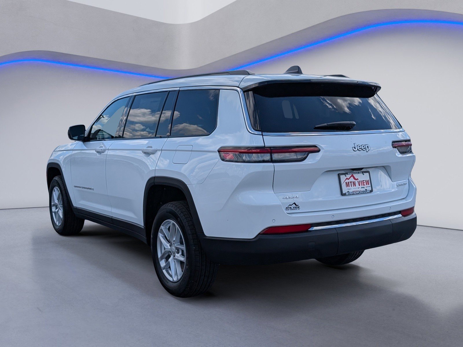 New 2025 Jeep Grand Cherokee L Laredo image 5