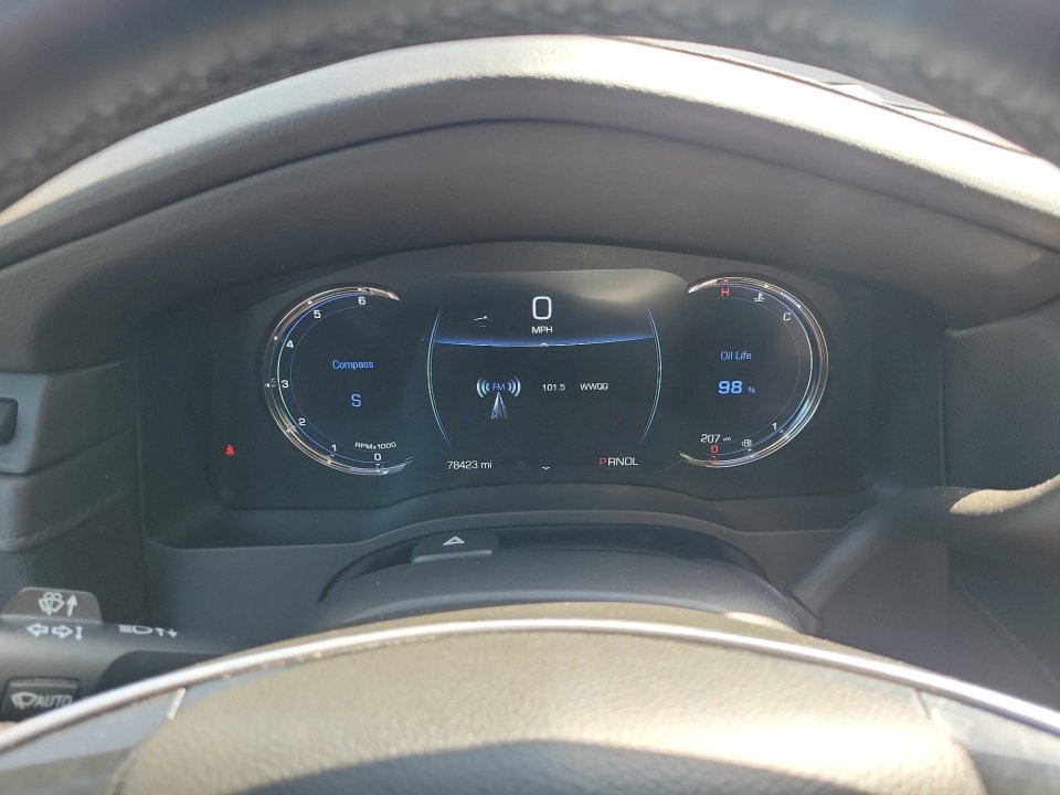 Used 2020 Cadillac Escalade ESV Premium Luxury image 11