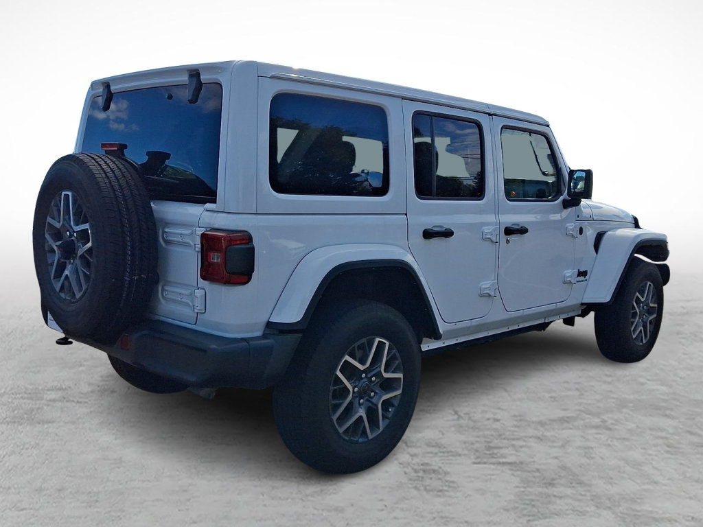 Used 2025 Jeep Wrangler Unlimited Sahara AWD/4WD image 5