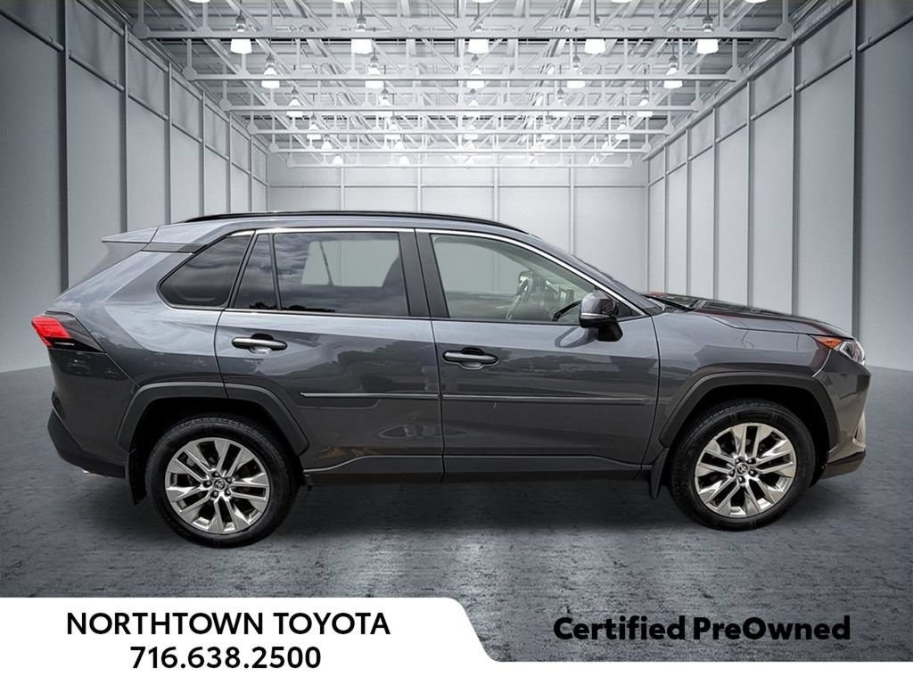 Used 2021 Toyota RAV4 XLE Premium AWD/4WD image 4