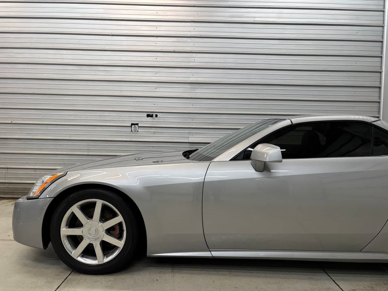 Used 2005 Cadillac XLR RWD image 3