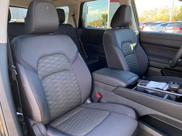 New 2025 Nissan Pathfinder SV w/ Black Appearance Package image 9