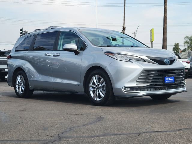 Used 2021 Toyota Sienna Limited FWD image 31