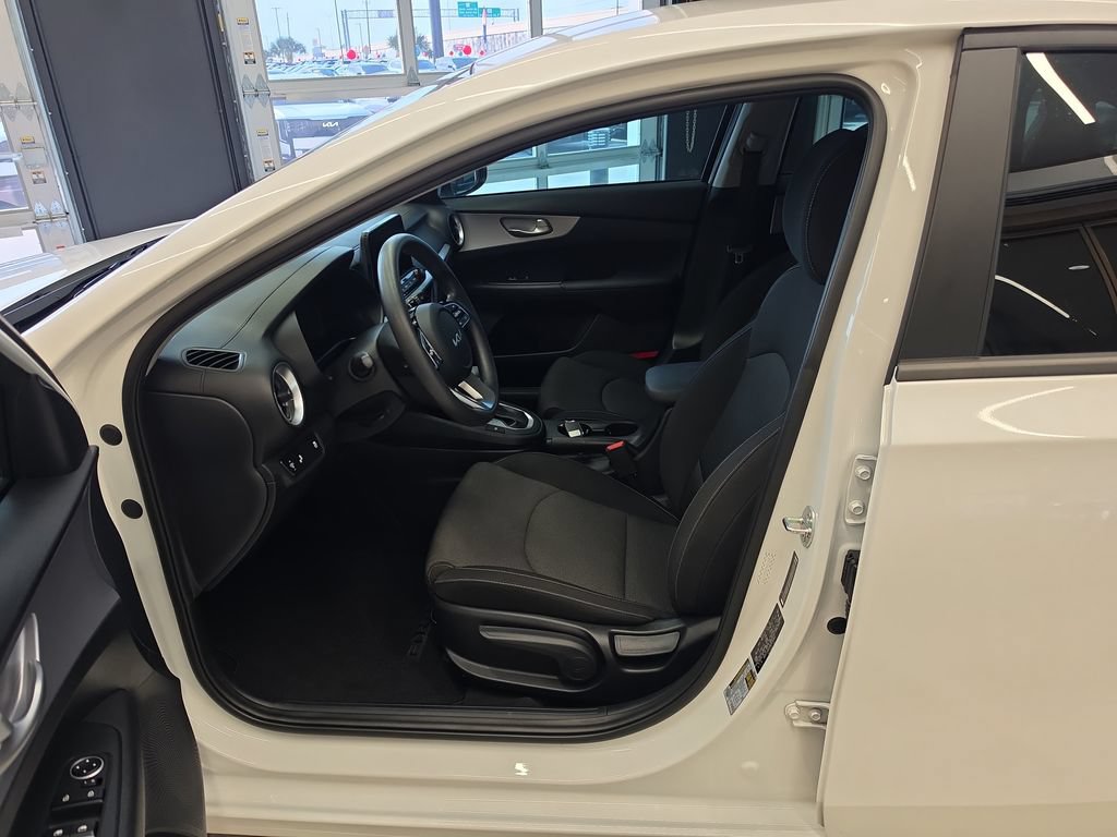 Certified 2024 Kia Forte LXS w/ LXS Technology Package FWD image 15