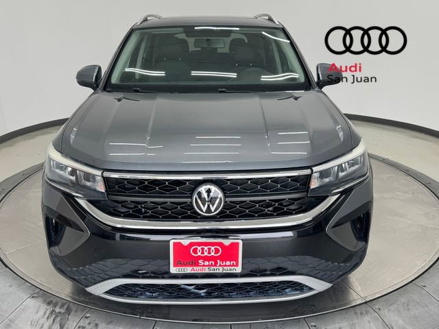Used 2022 Volkswagen Taos SE w/ Panoramic Sunroof Package FWD image 2