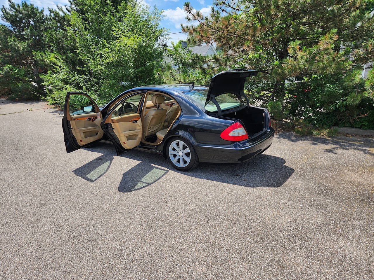 Used 2009 Mercedes-Benz E 350 4MATIC Sedan image 30