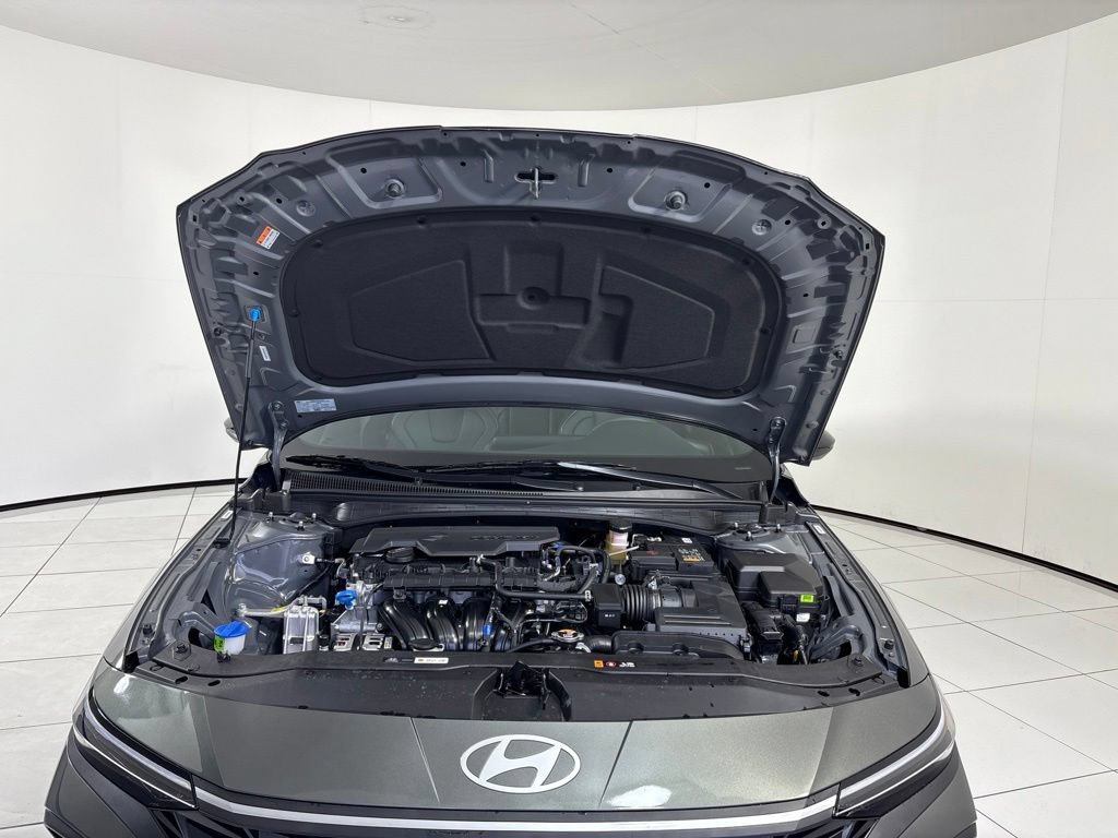 New 2026 Hyundai Elantra SEL Sport FWD image 11
